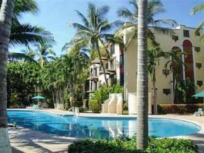 Centrally located 1 block from beach, quiet 2 bedroom condo with pool